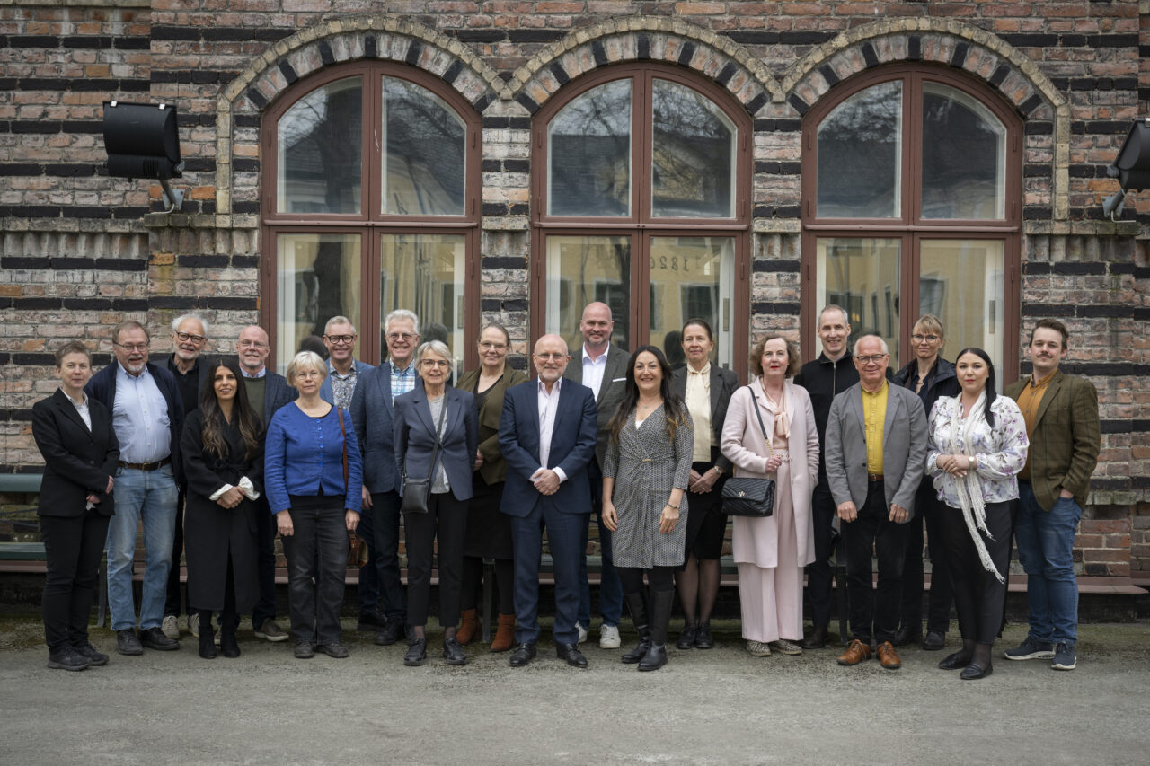 Gruppbild av Smers medlemmar och sekretariat